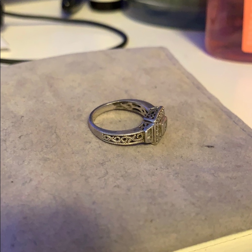 Gorgeous ring - Picture 2 of 3
